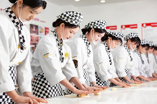 女孩子在甘肃读技校，学西点专业怎么样？有哪些就业方向？