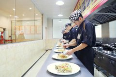 甘肃中考300分左右，私立高中和职校怎么选？中