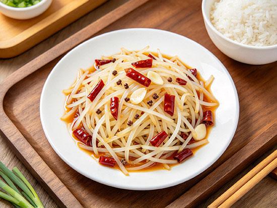 酸辣土豆丝炒法：清脆爽口，酸辣开胃