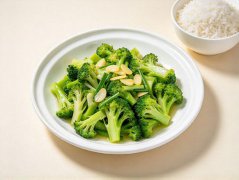 素炒菜花：清淡爽脆，简单下饭
