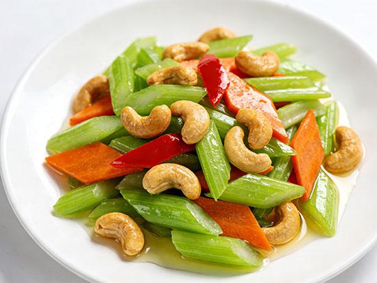 2026年年夜饭菜谱-腰果炒西芹