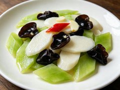 青笋木耳炒山药：清脆爽口的养生小炒