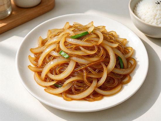 洋葱炒粉条:软糯鲜香,简单下饭